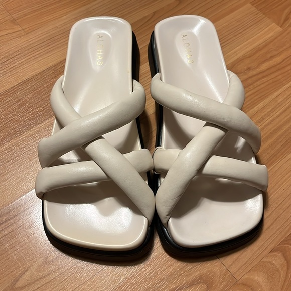 Brand new Alohas off-white leather slip-on criss cross sandals. Size 10. - Picture 6 of 10